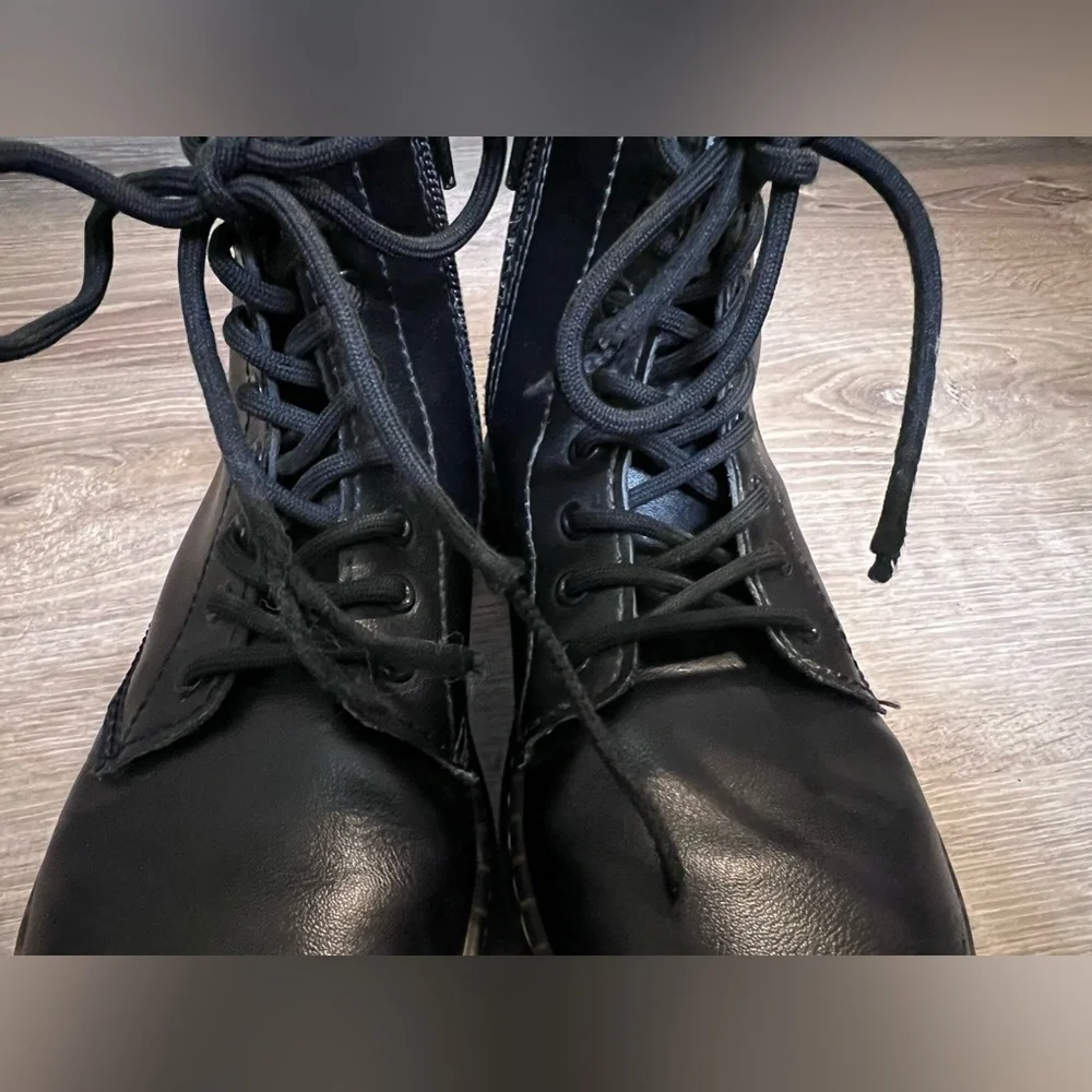 Dr. Martens Kids' Zavala Combat Lace Up Boot Little Kid Size 2